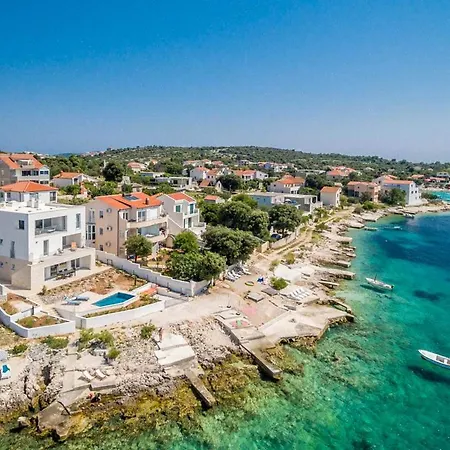 Rogoznica Sleeps 12 With Pool Air Con And Wifi * Rogoznica (Sibenik-Knin)