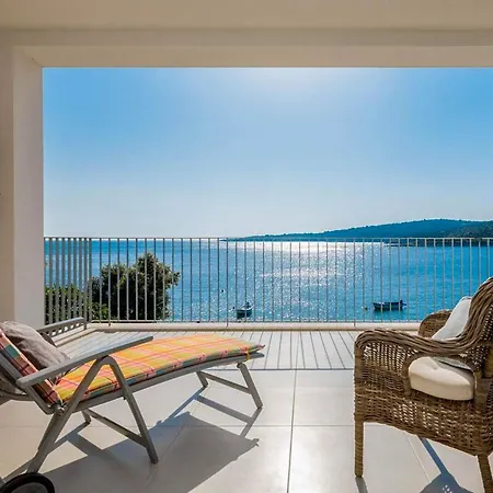 Rogoznica Sleeps 12 With Pool Air Con And Wifi Villa