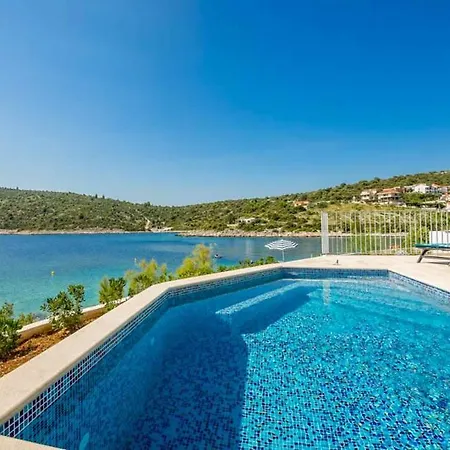 Rogoznica Sleeps 12 With Pool Air Con And Wifi * Rogoznica (Sibenik-Knin)