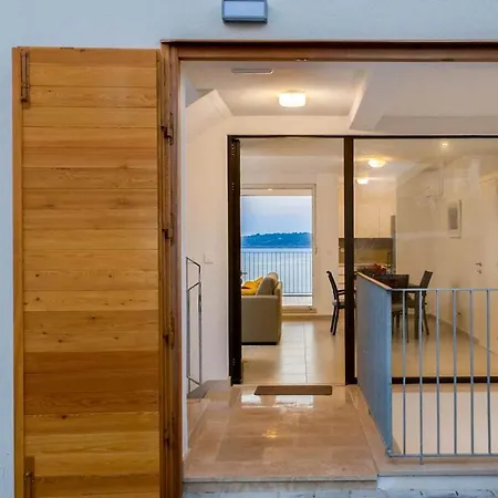 Rogoznica Sleeps 12 With Pool Air Con And Wifi *
