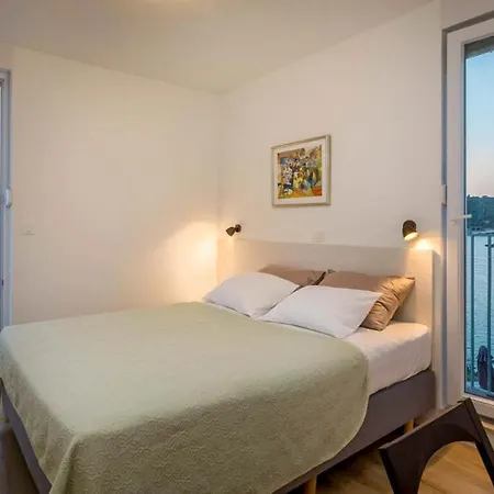 Rogoznica Sleeps 12 With Pool Air Con And Wifi *